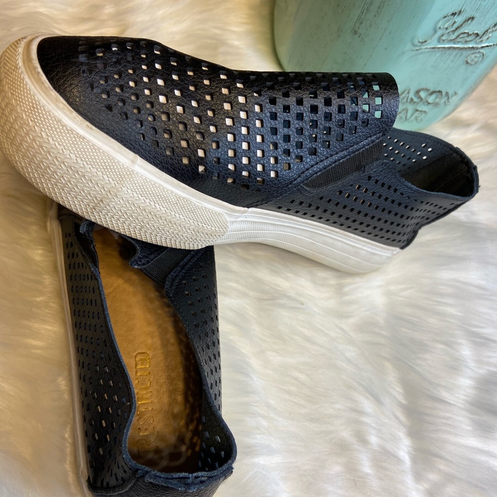 Black stylish slip-ons - Picture 2 of 5